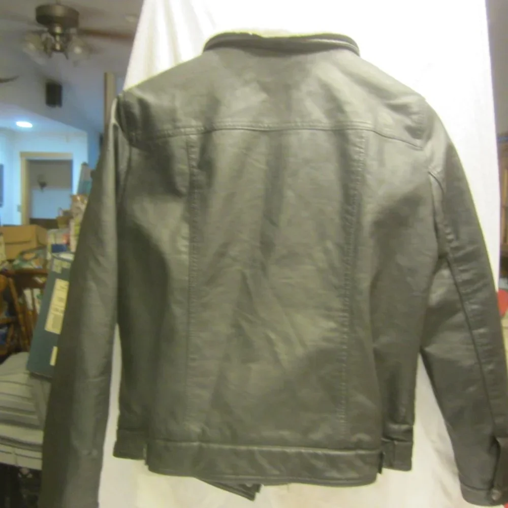 VTG LEVI STRAUS FAUX LEATHER TRUCKER JACKET, W/FAUX SHERPA LINING, LARGE - Picture 6 of 16